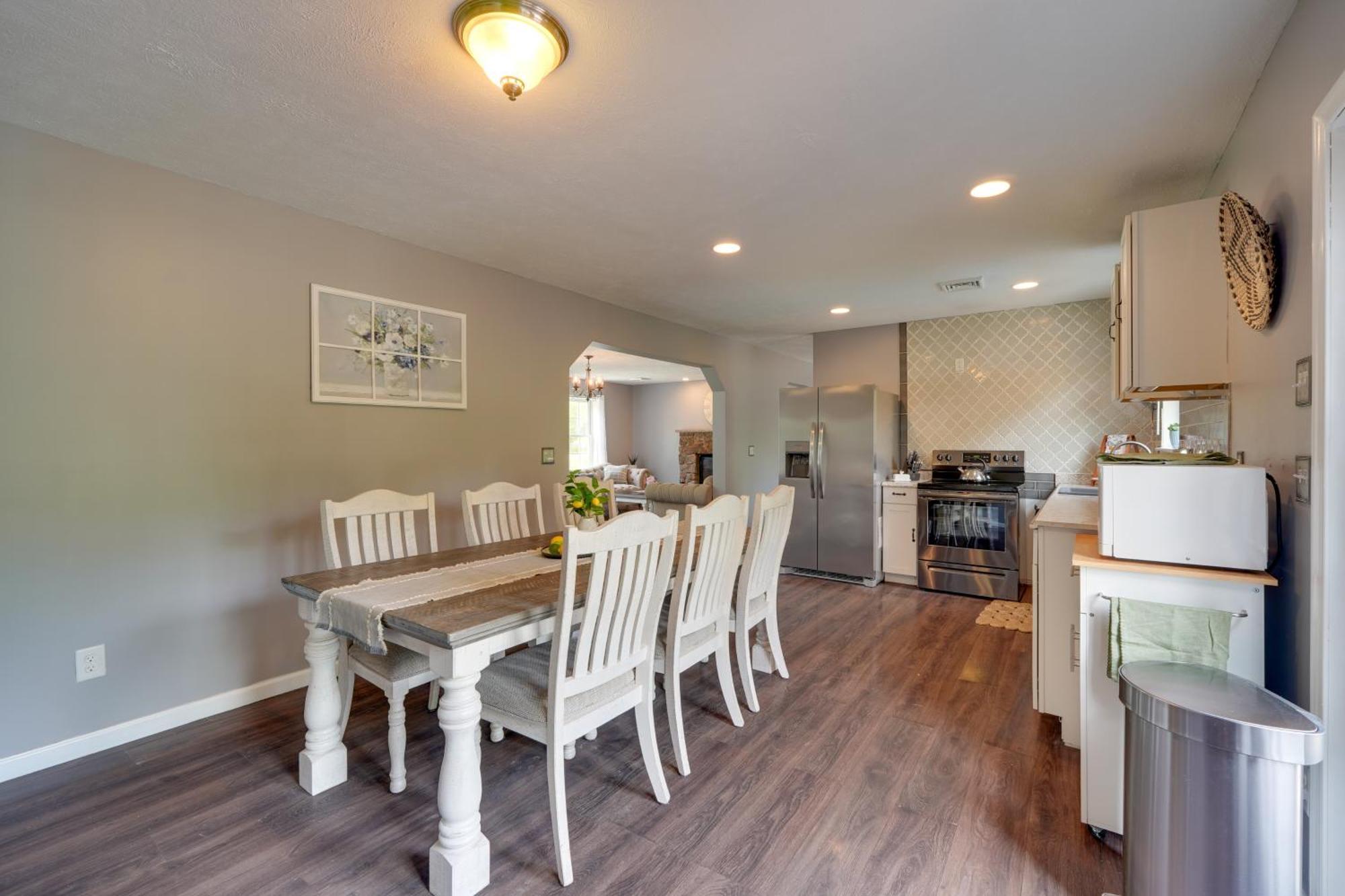 Pocono With Hot Tub And Fire Pits 1 Mi To Lakes! * Long Pond