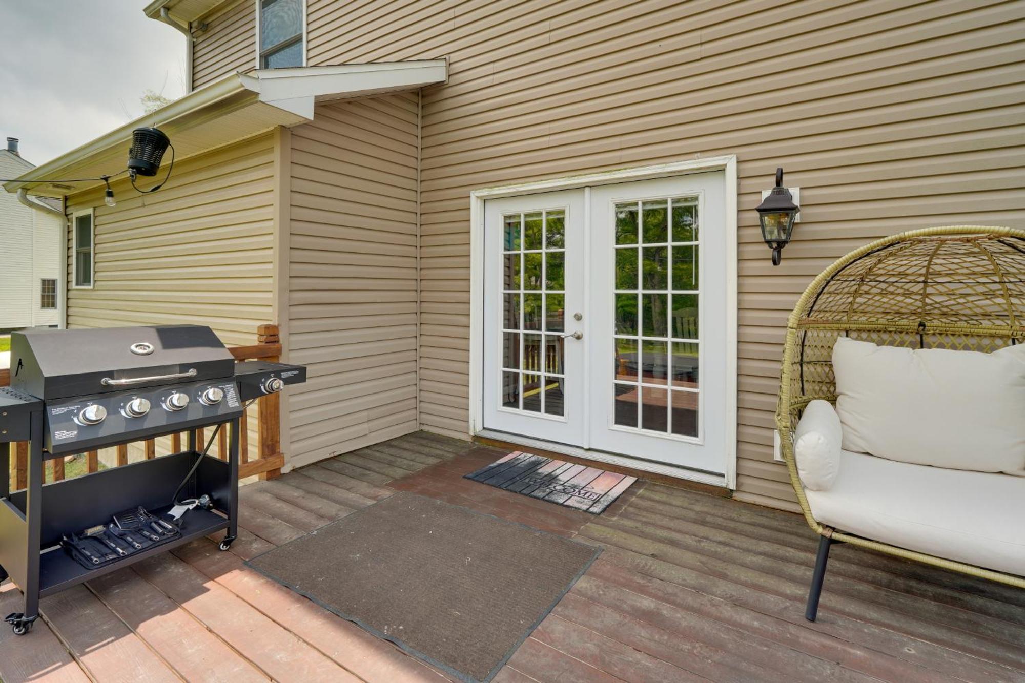 Pocono With Hot Tub And Fire Pits 1 Mi To Lakes! Long Pond