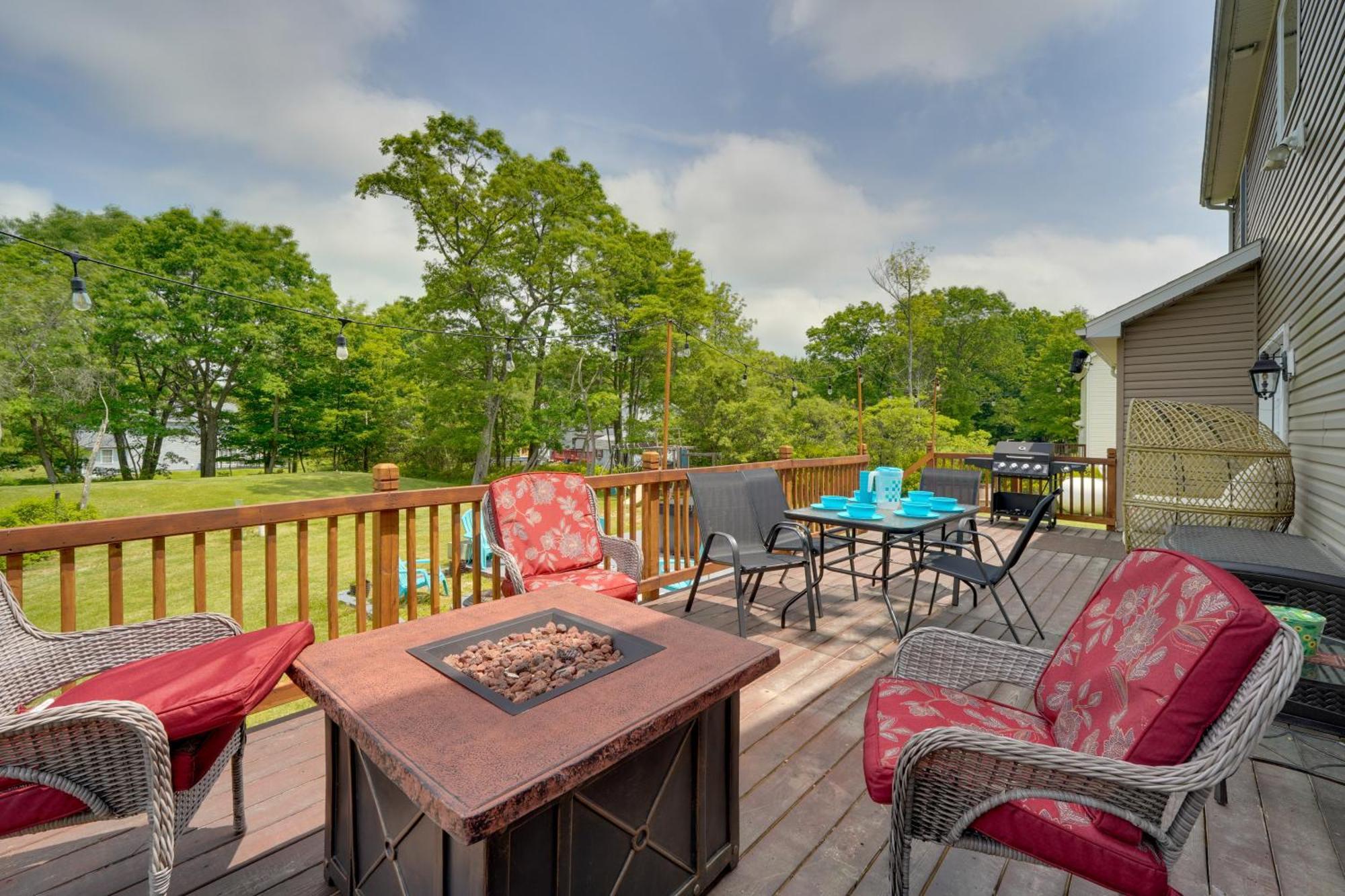 Holiday home Pocono With Hot Tub And Fire Pits 1 Mi To Lakes! *