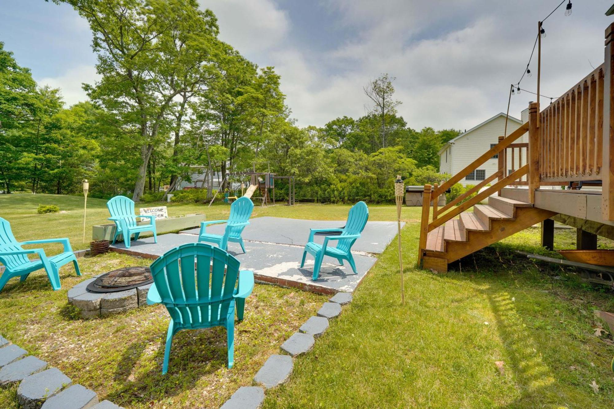 Pocono With Hot Tub And Fire Pits 1 Mi To Lakes!